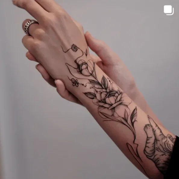 alexxkopylov, Guest Artist bei True Canvas Wien – Fineline / One Line / Tiny Tattoos / Schriftzüge, Floral / Botanisch, Abstrakt / Abstract