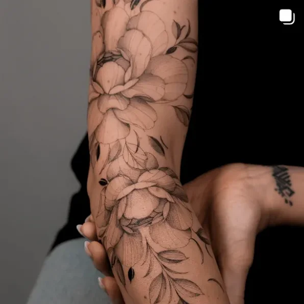 amandahess.ink, Guest Artist bei True Canvas Wien – Floral / Botanisch, Fineline / One Line / Tiny Tattoos / Schriftzüge