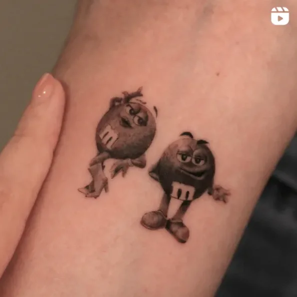bessielou_, Guest Artist bei True Canvas Wien – Realismus – Black & Grey, Fineline / One Line / Tiny Tattoos / Schriftzüge