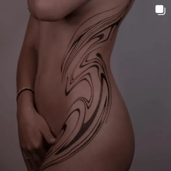 lola.tattoo, Guest Artist bei True Canvas Wien – Abstrakt / Abstract