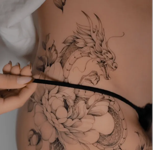 mafmonroy, Guest Artist bei True Canvas Wien – Fineline / One Line / Tiny Tattoos / Schriftzüge, Floral / Botanisch