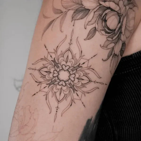 Romary_tattoo, Guest Artist bei True Canvas Wien – Mandalas / Ornamente, Floral / Botanisch