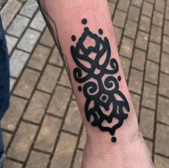 thyartispatt, Guest Artist bei True Canvas Wien – Blackwork / Blackout